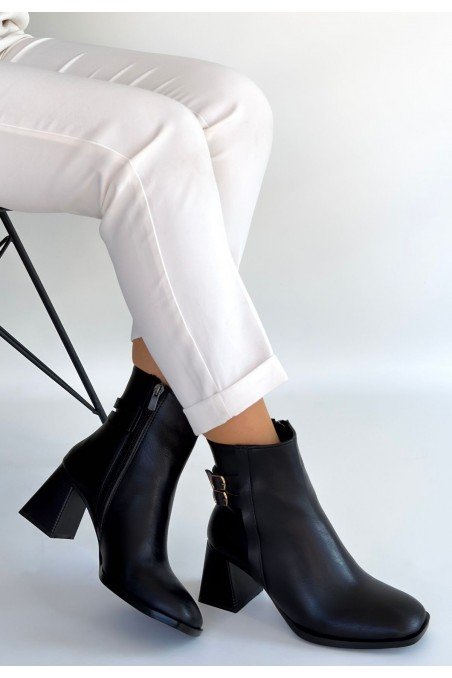 Kanda Siyah Cilt Topuklu Bot