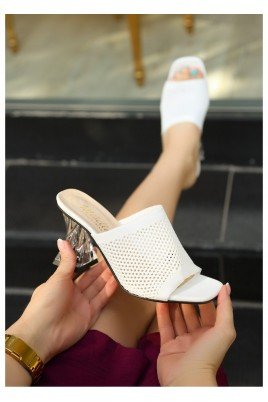 Akva Beyaz Triko Şeffaf Topuklu Terlik – Yazlık Şık ve Konforlu Kadın Terlik