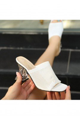 Akva Beyaz Triko Şeffaf Topuklu Terlik – Yazlık Şık ve Konforlu Kadın Terlik