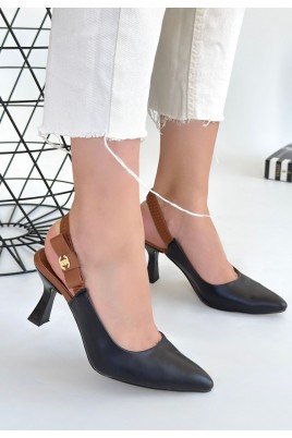 Toran Beyaz Rugan Siyah Süet Detaylı Topuklu Ayakkabı