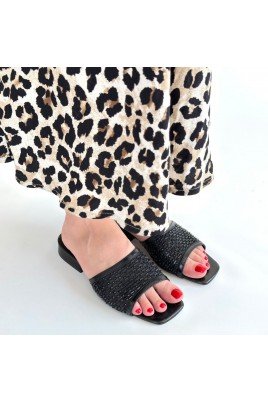 Ortu Siyah Cilt İşlemeli Terlik