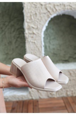 Zanna Bej Cilt Topuklu Terlik