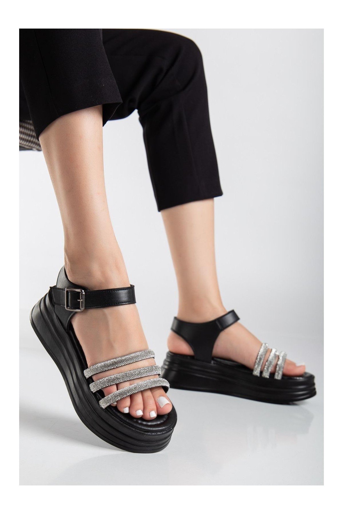 Kadın Sandalet Siyah Cilt Kemerli Yazlık Günlük Rahat Taban