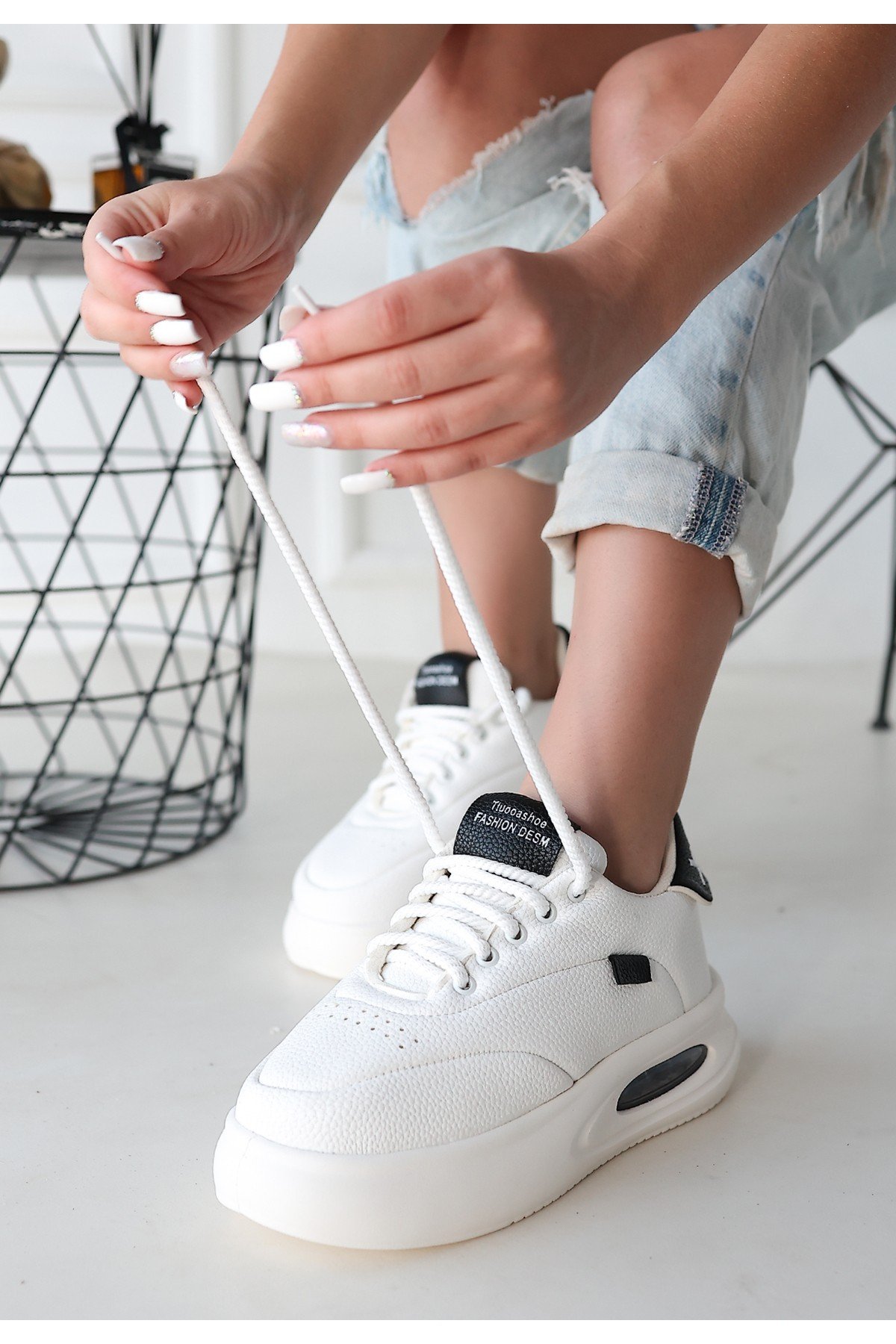 Kadın Sneaker Siyah Cilt Bağcıklı Günlük Spor Ayakkabı