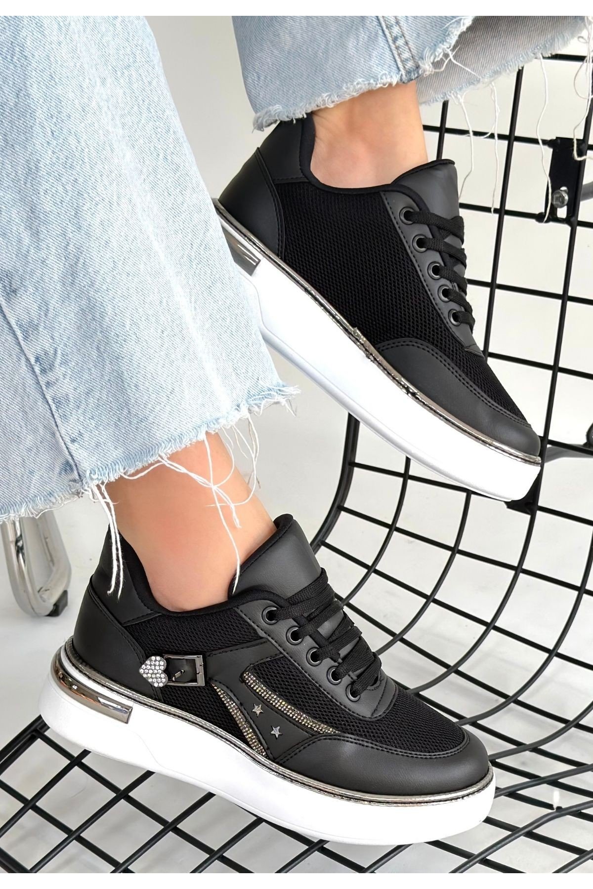 Kadın Sneaker Siyah Cilt Bağcıklı Günlük Spor Ayakkabı Kadın Sneaker Siyah Cilt Bağcıklı Günlük Spor Ayakkabı