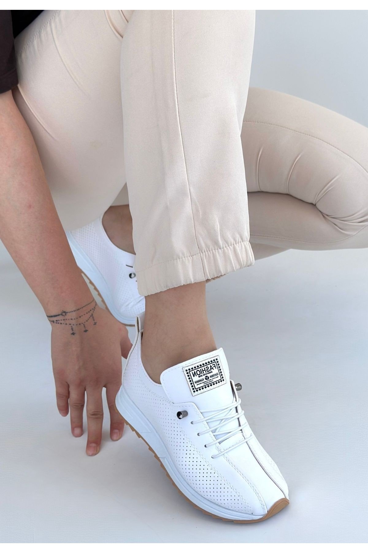Kadın Sneaker Beyaz Cilt Bağcıklı Günlük Spor Ayakkabı