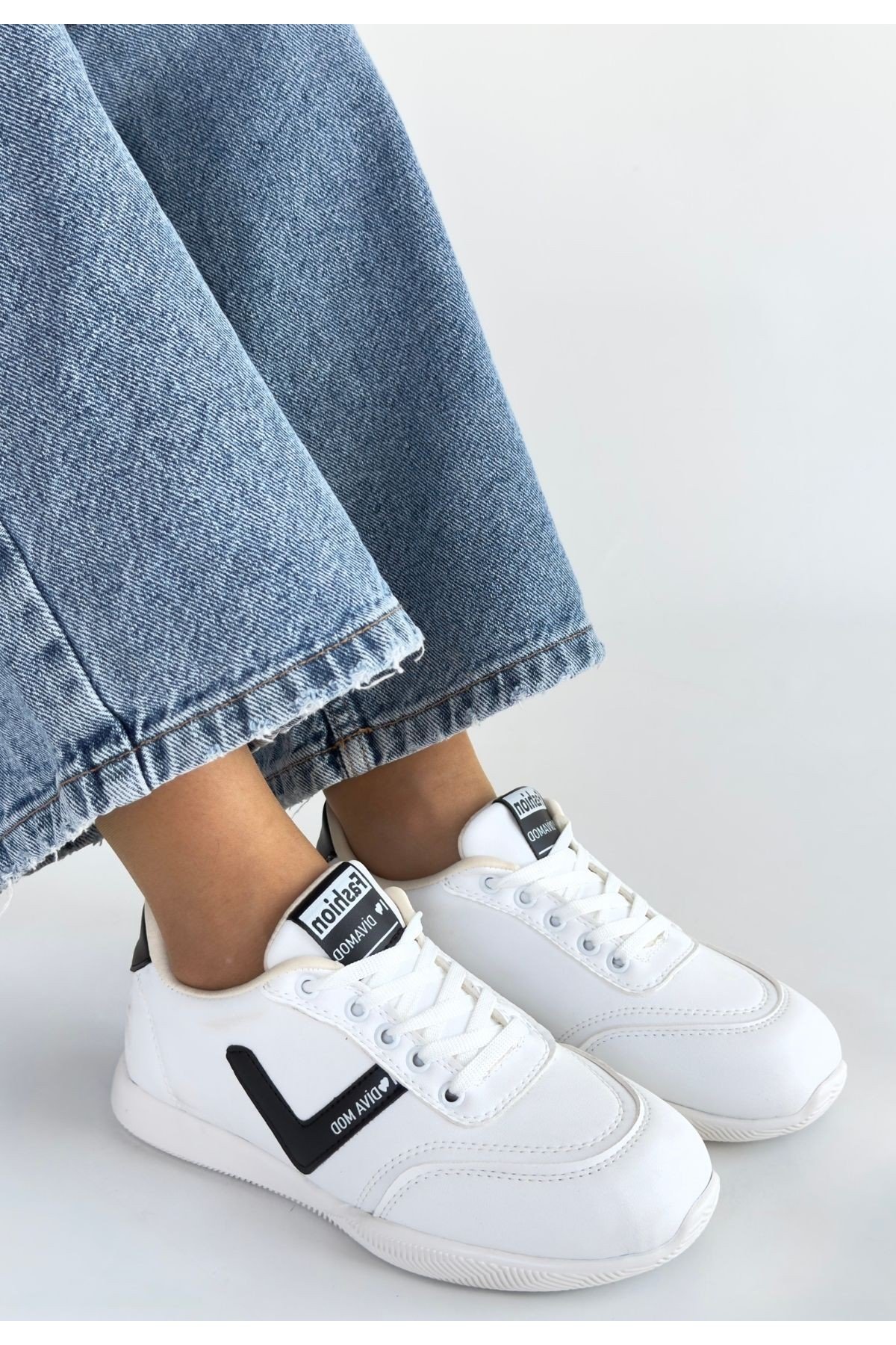 Kadın Sneaker Siyah Cilt Bağcıklı Günlük Spor Ayakkabı Kadın Sneaker Siyah Cilt Bağcıklı Günlük Spor Ayakkabı