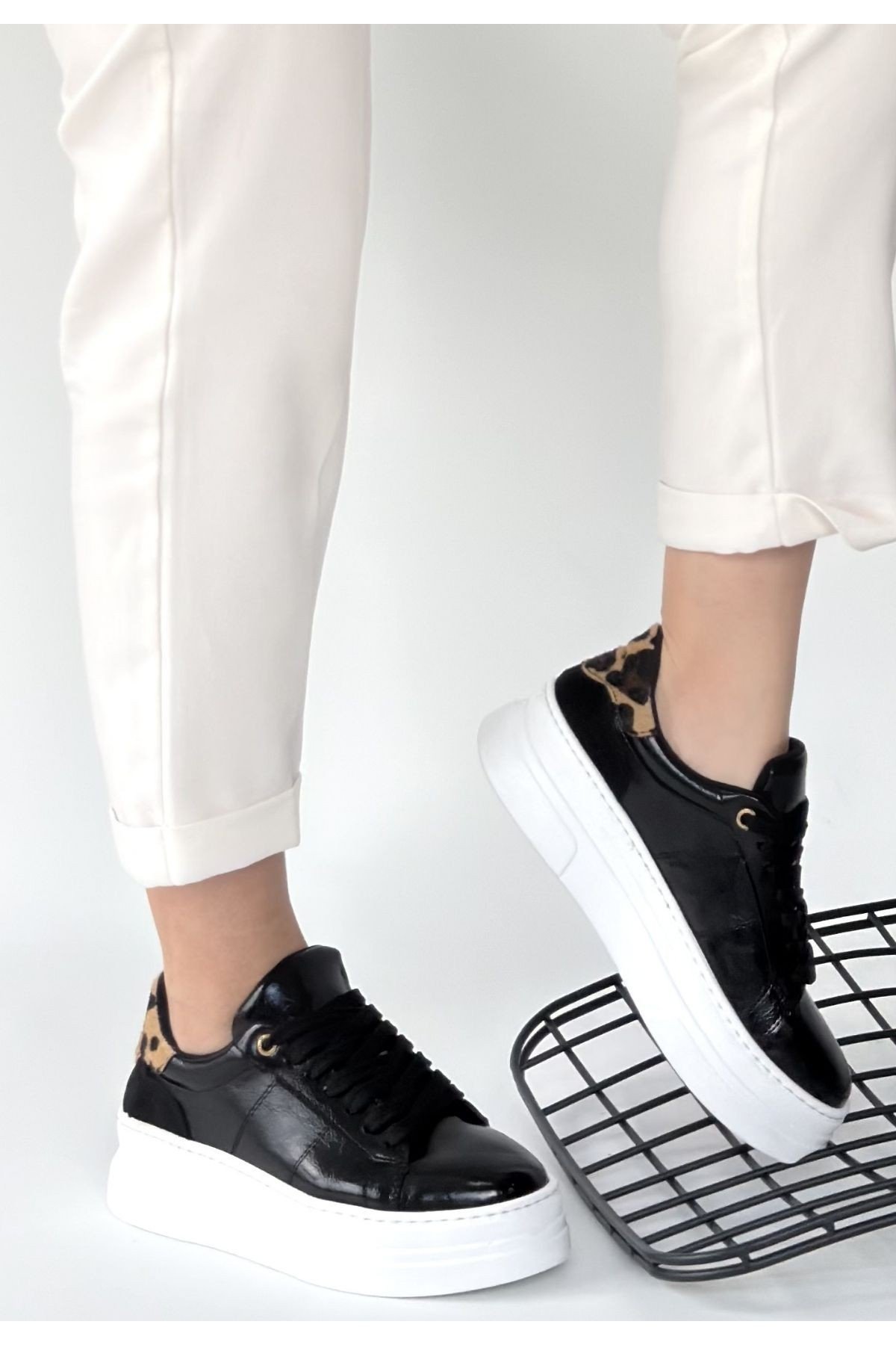 Kadın Sneaker Siyah Rugan Bağcıklı Günlük Spor Ayakkabı Kadın Sneaker Siyah Rugan Bağcıklı Günlük Spor Ayakkabı