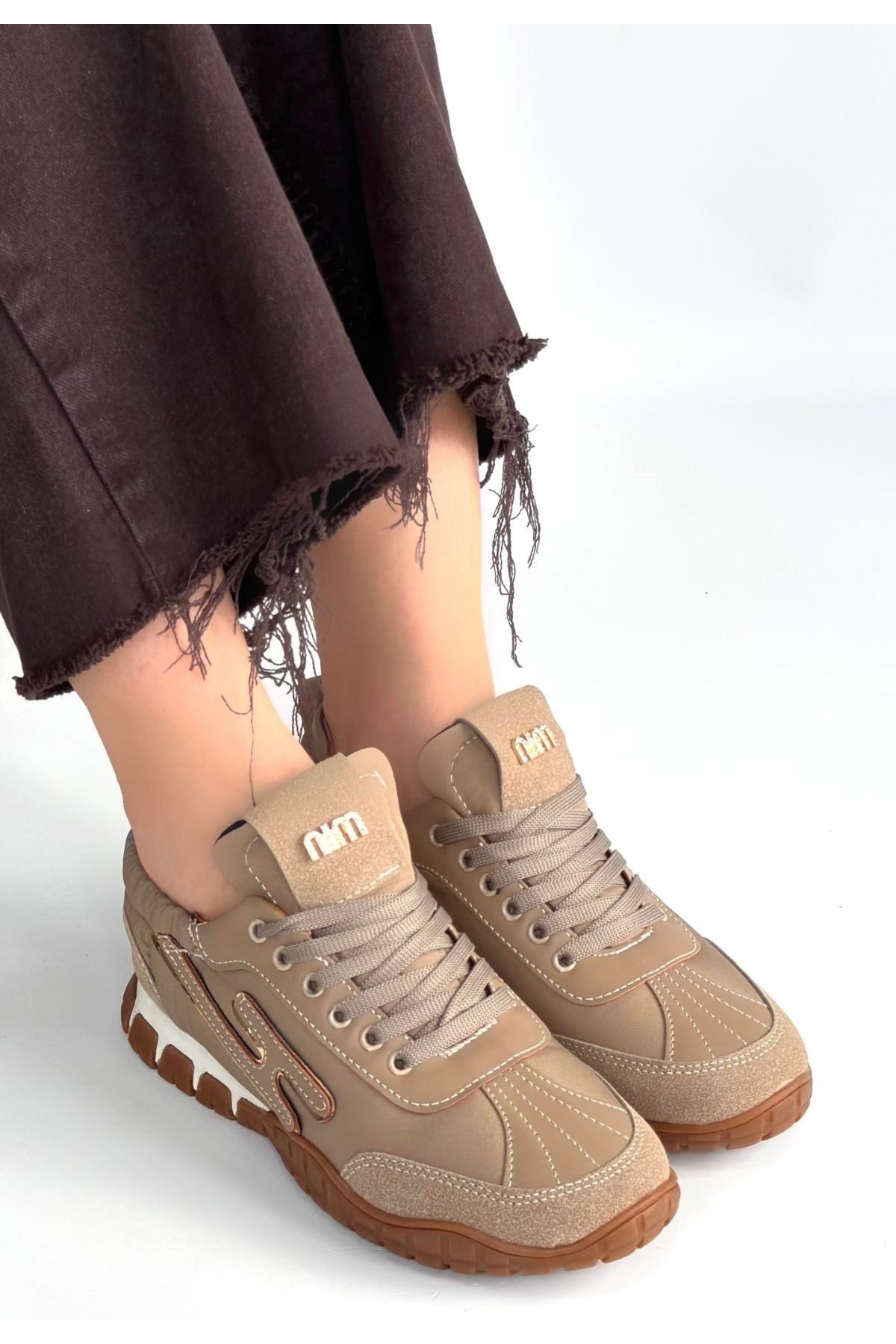 Kadın Sneaker Vizon Nubuk Bağcıklı Günlük Spor Ayakkabı Kadın Sneaker Vizon Nubuk Bağcıklı Günlük Spor Ayakkabı