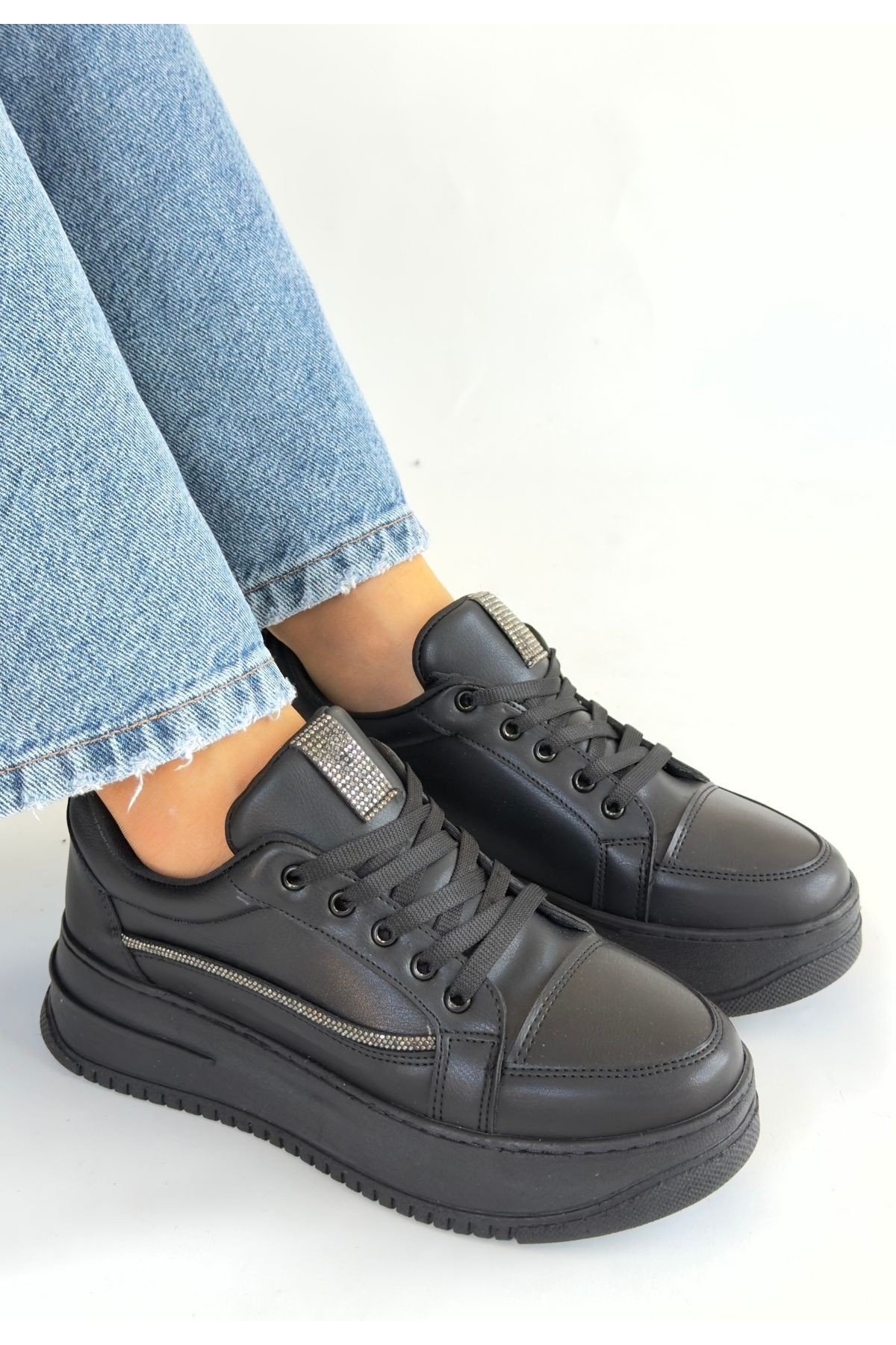 Kadın Sneaker Siyah Cilt Bağcıklı Günlük Spor Ayakkabı