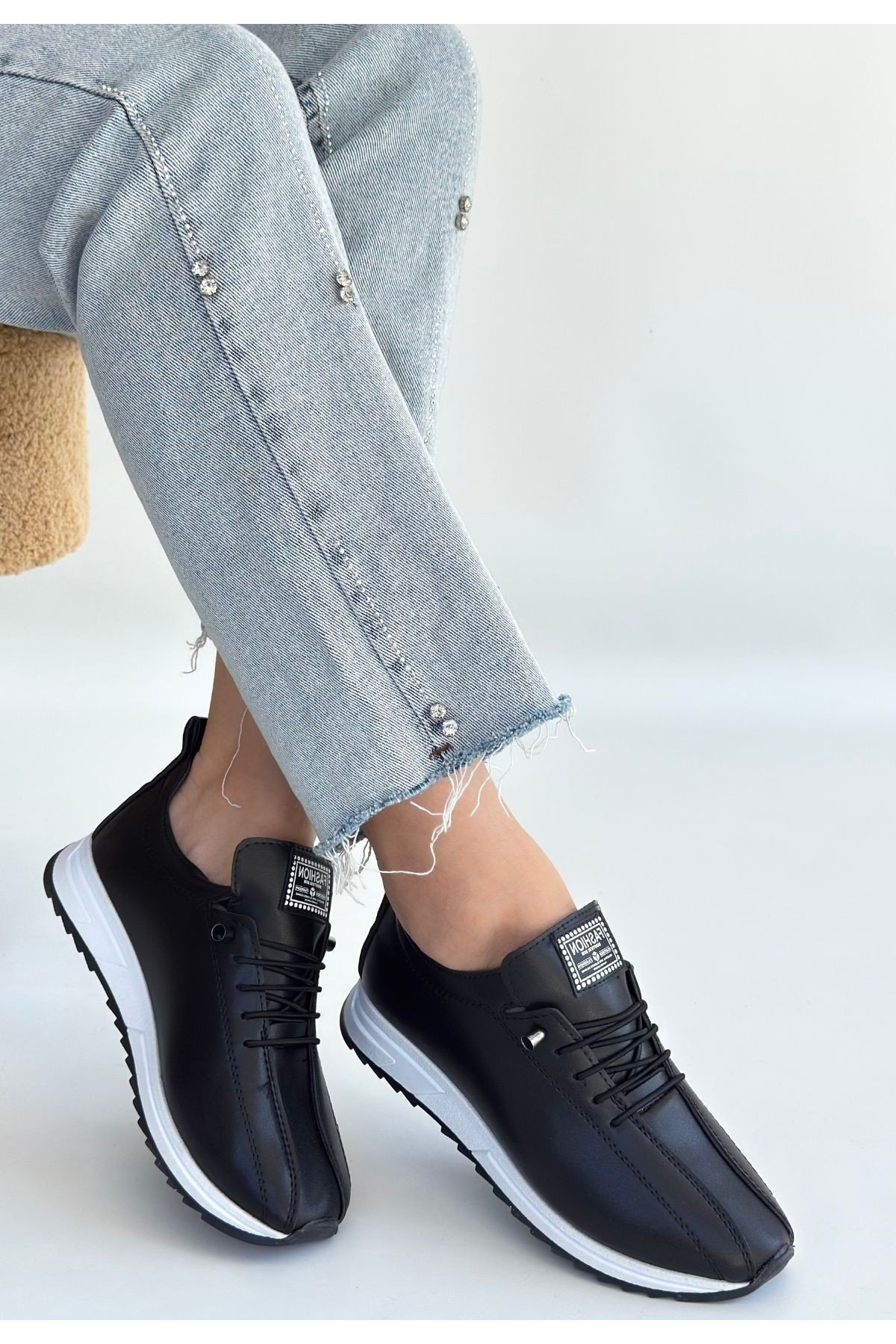 Kadın Sneaker Siyah Cilt Bağcıklı Günlük Spor Ayakkabı