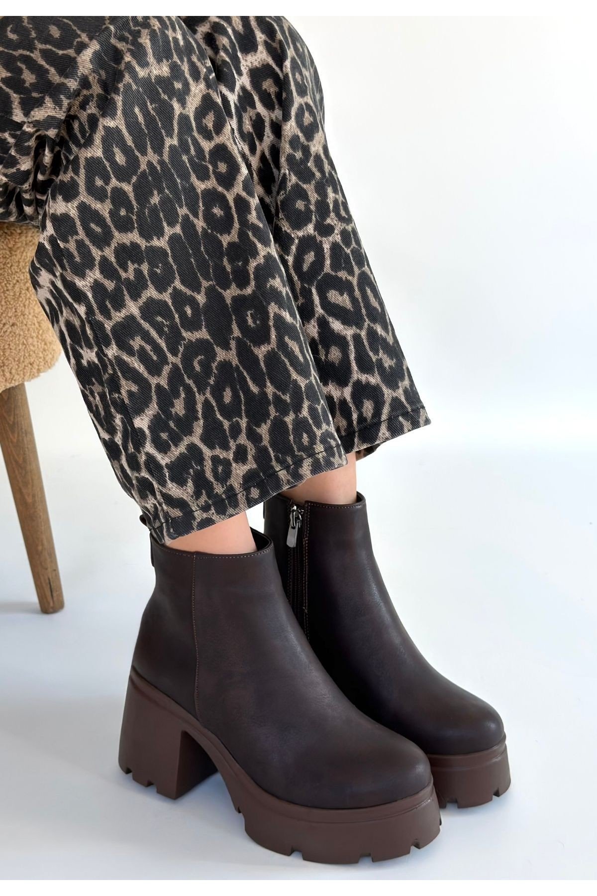 Kadın Topuklu Bot Acı Kahve Nubuk Şık Kısa Bot Günlük & Özel Gün Kadın Topuklu Bot Acı Kahve Nubuk Şık Kısa Bot Günlük & Özel Gün