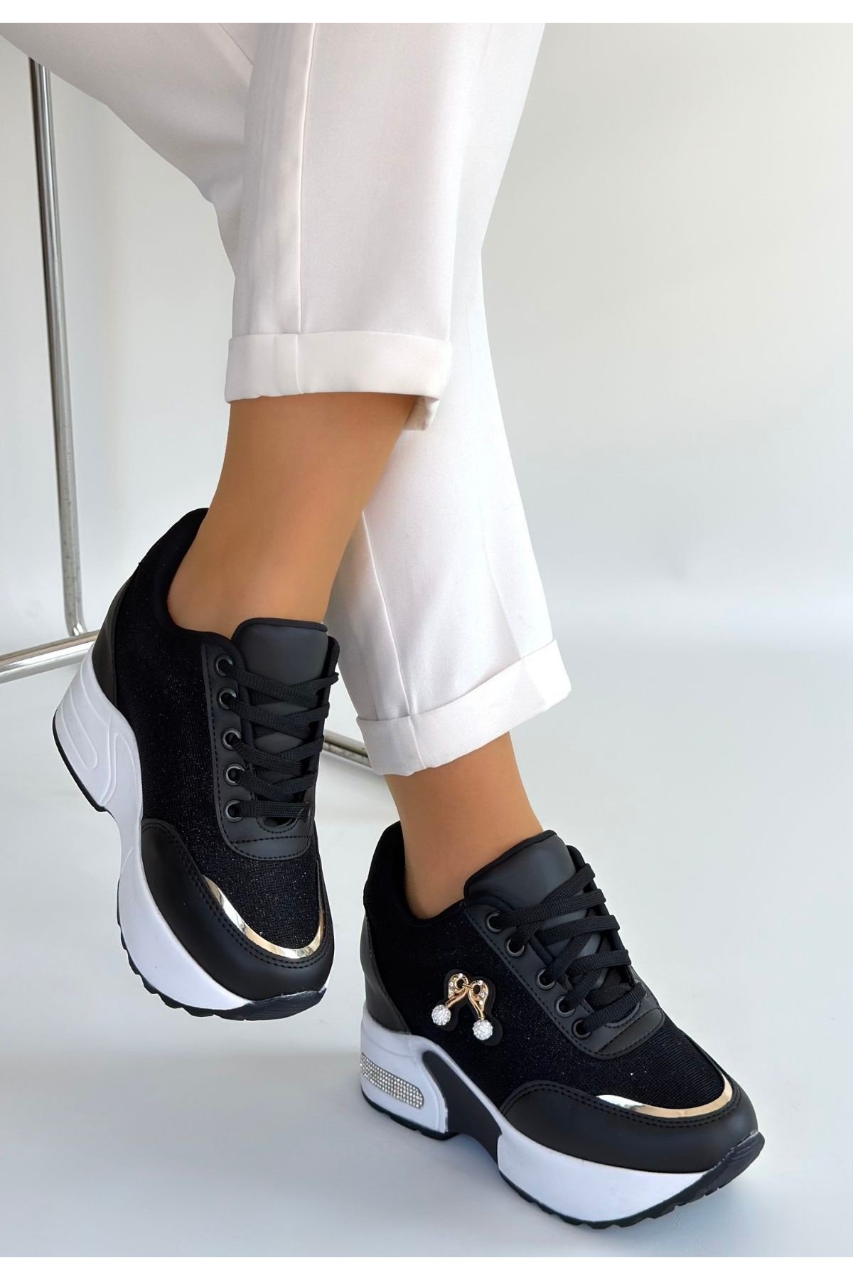 Kadın Sneaker Siyah Cilt Bağcıklı Günlük Spor Ayakkabı Simli