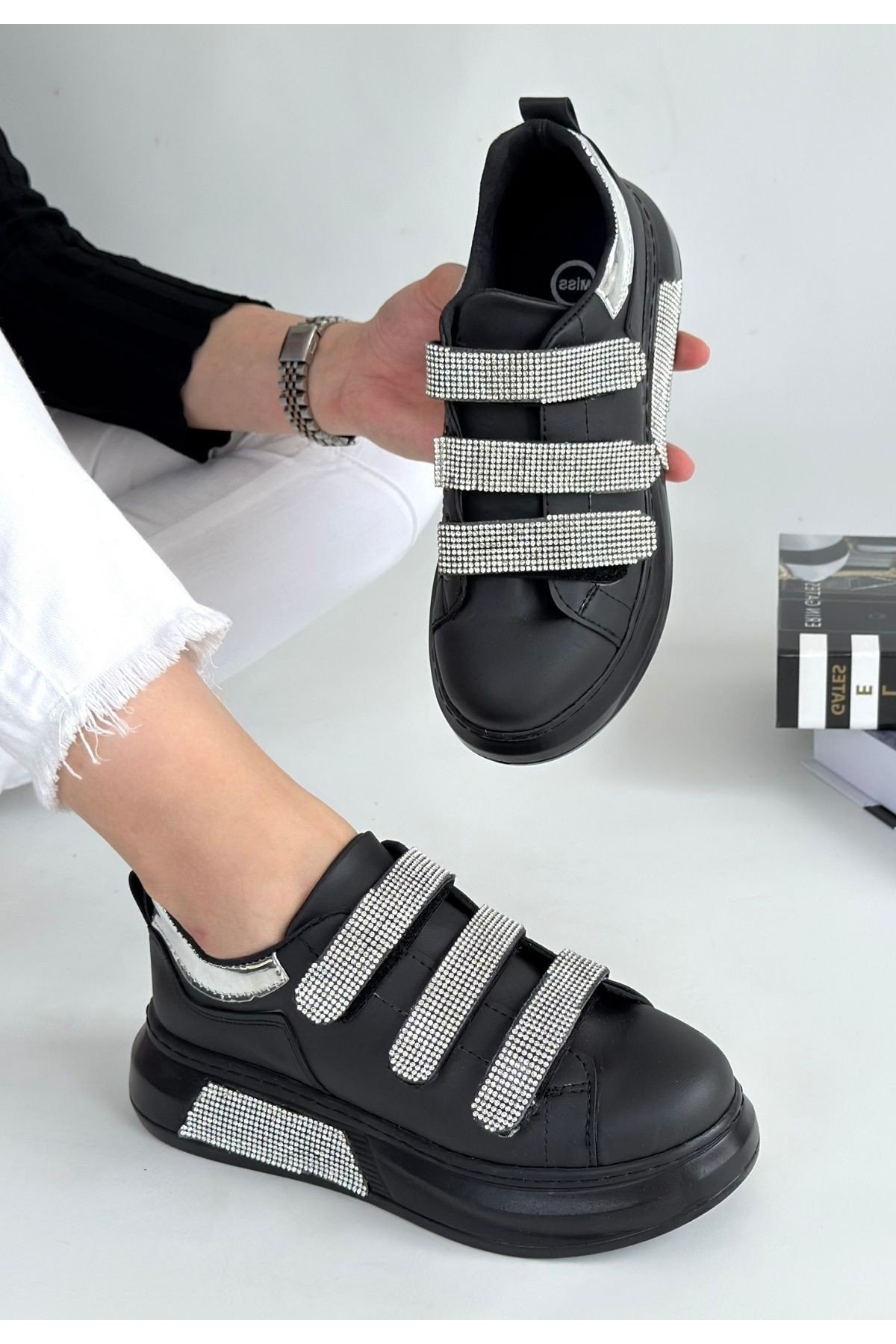 Kadın Sneaker Siyah Cilt Bağcıklı Günlük Spor Ayakkabı