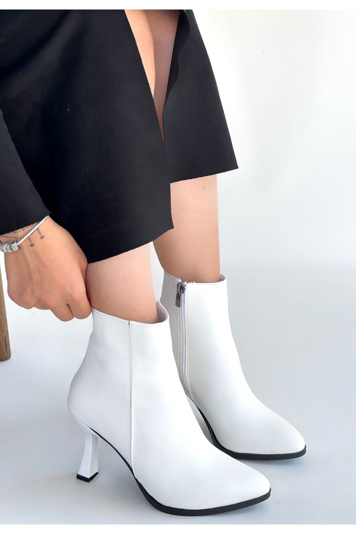 Kadın Topuklu Bot Beyaz Cilt Şık Kısa Bot Günlük & Özel Gün